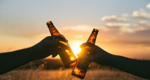 Polacy piją coraz droższe alkohole - piwko jest już passé